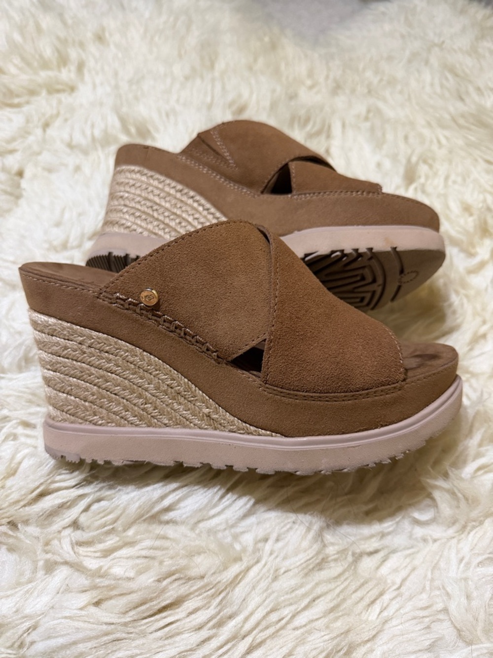 UGG Women's Abbot Slide Platform Sandal in Chestnut 7